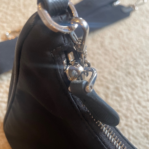 PRADA Nylon Re-Edition 2005 Shoulder Bag Black - Picture 6 of 9